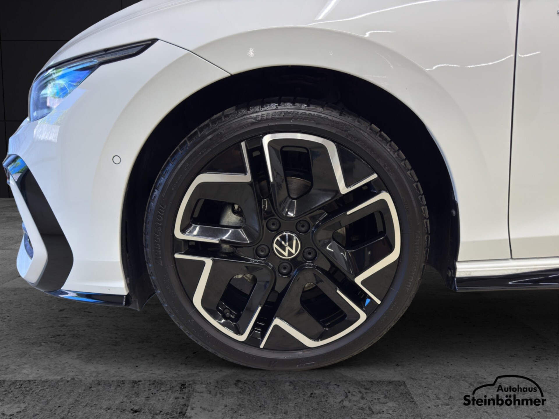 Volkswagen Golf R-Line