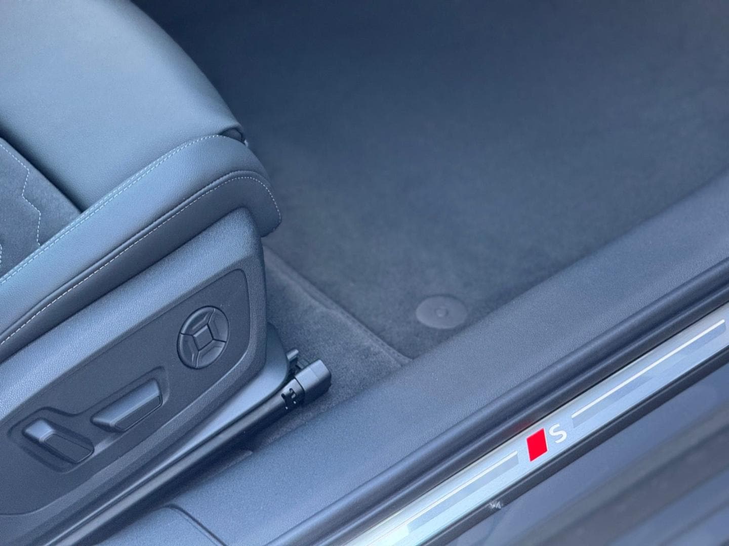 Bild über Audi A6 Avant e-tron S line business e-tron quattro 315 kW - für weitere Informationen kontaktieren Sie den Audi Partner