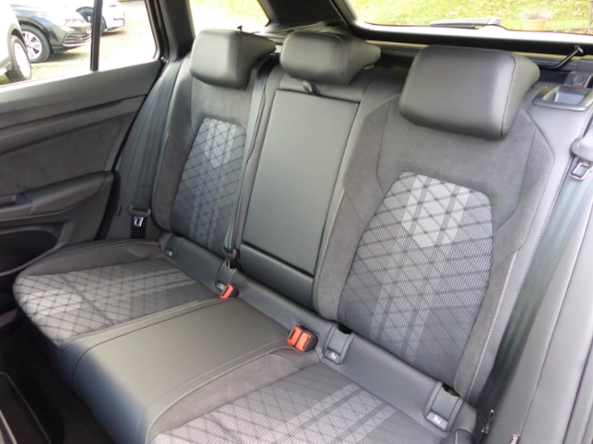 Volkswagen Golf Variant R-Line