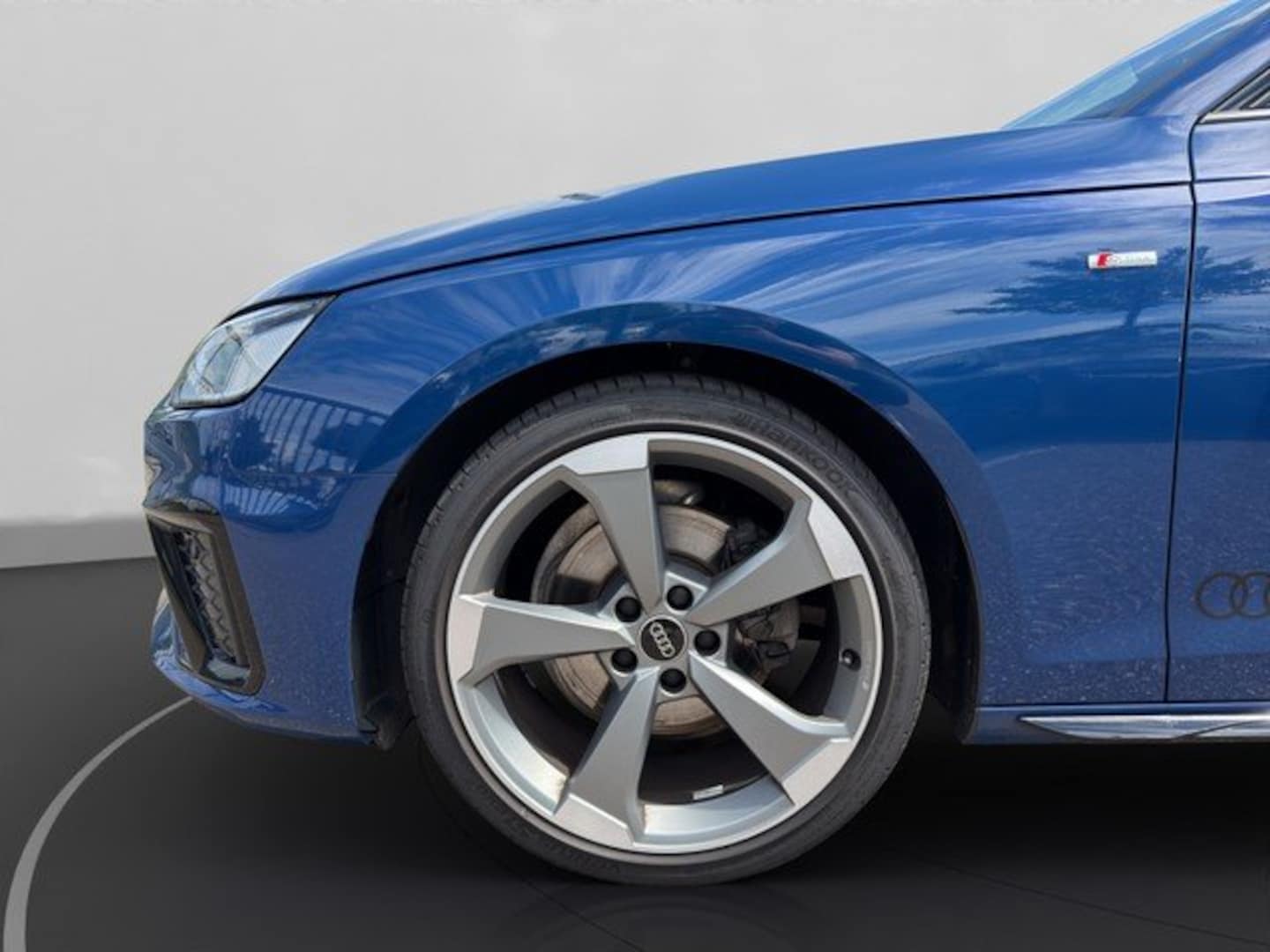 Bild über Audi A4 Avant S line 35 TFSI S tronic - für weitere Informationen kontaktieren Sie den Audi Partner