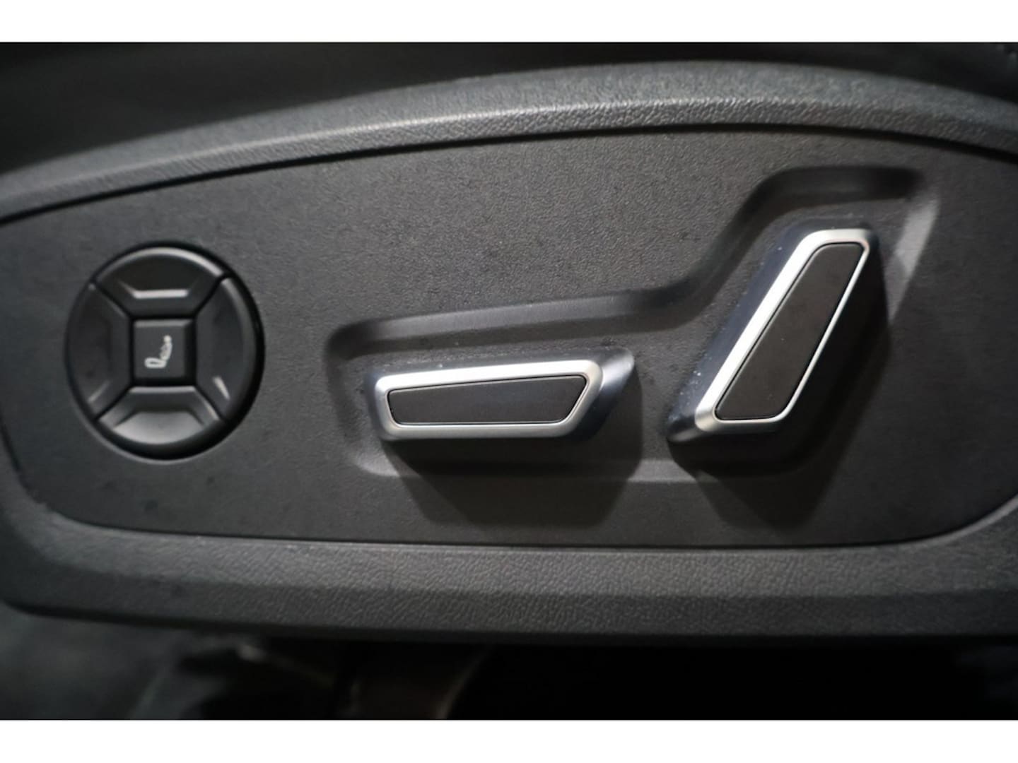 Bild über Audi S6 Avant e-tron e-tron quattro - für weitere Informationen kontaktieren Sie den Audi Partner