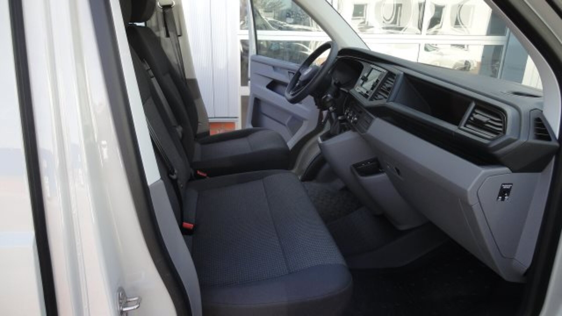 Volkswagen T6.1 Transporter Kombi kurzer Radstand