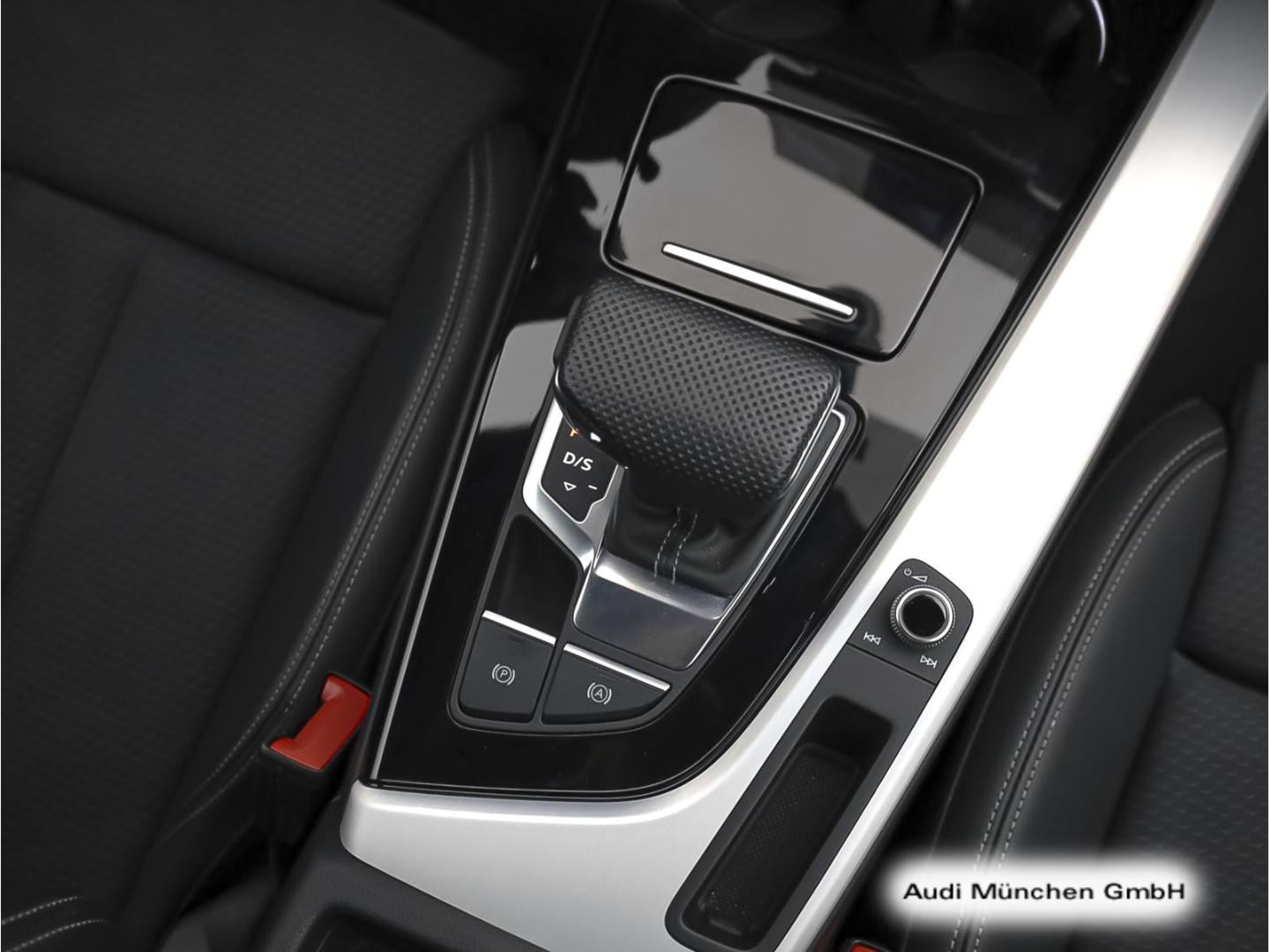 Bild über Audi A4 Avant S line 40 TFSI S tronic - für weitere Informationen kontaktieren Sie den Audi Partner