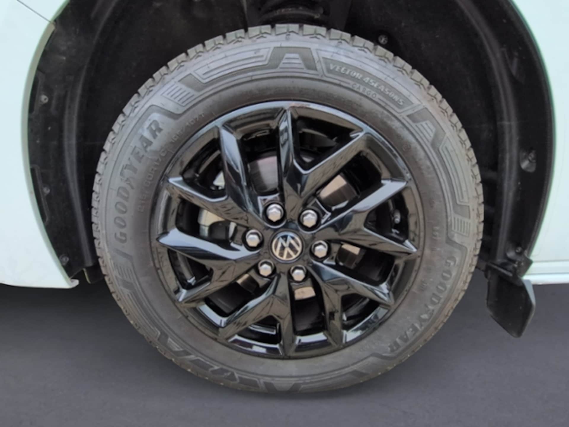 Volkswagen Transporter Kombi kurzer Radstand