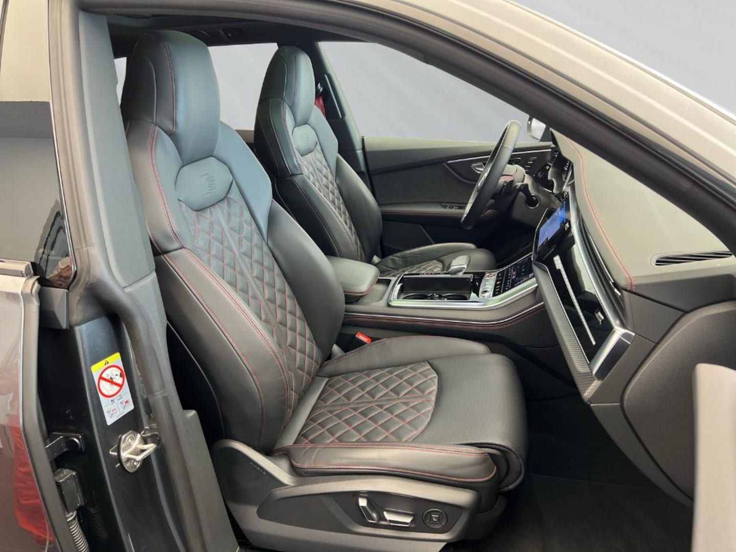 Bild über Audi SQ8 SUV TFSI quattro tiptronic - für weitere Informationen kontaktieren Sie den Audi Partner