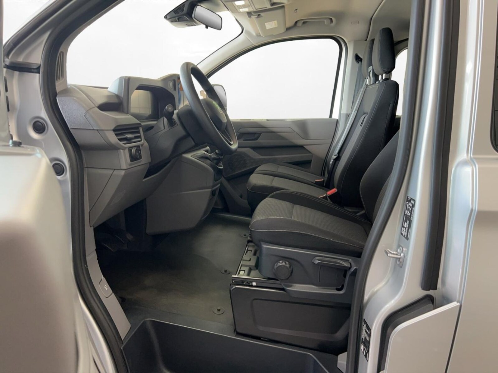 Volkswagen Transporter Kombi langer Radstand – Bild 8
