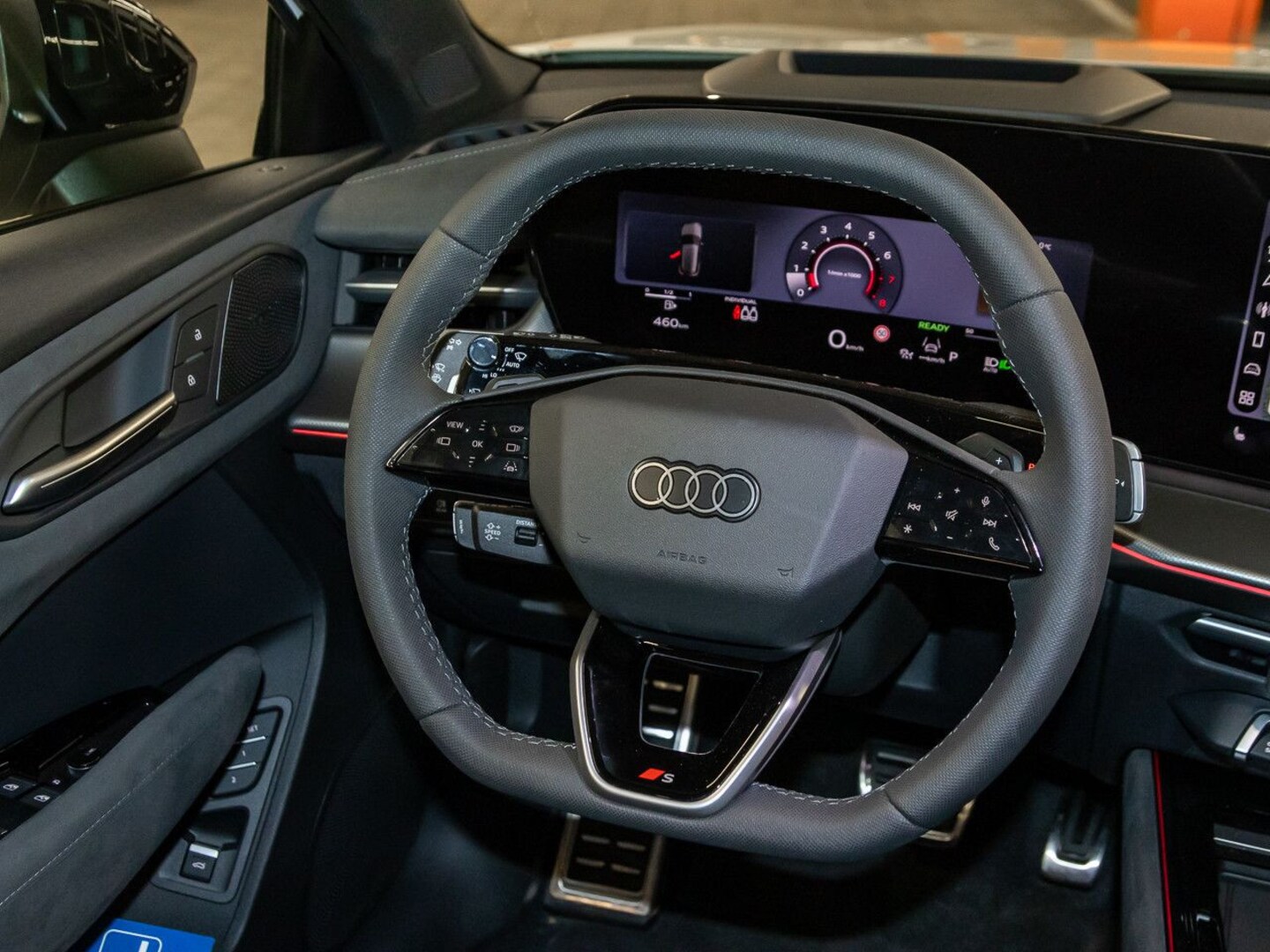 Bild über Audi Q3 SUV TFSI quattro 195 kW S tronic - für weitere Informationen kontaktieren Sie den Audi Partner