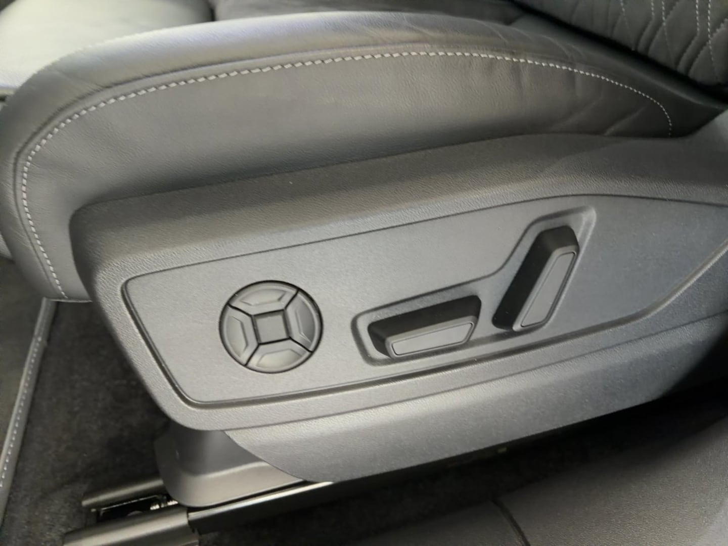 Bild über Audi Q5 Sportback TDI quattro 150 kW S tronic - für weitere Informationen kontaktieren Sie den Audi Partner