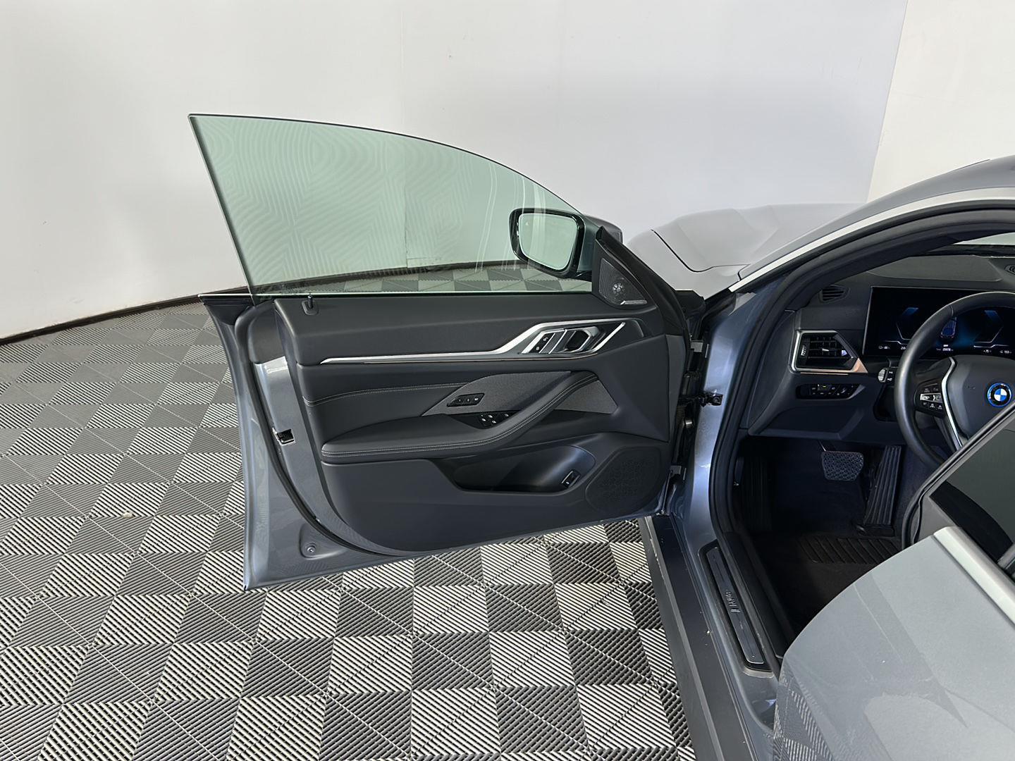 2023 BMW i4 18