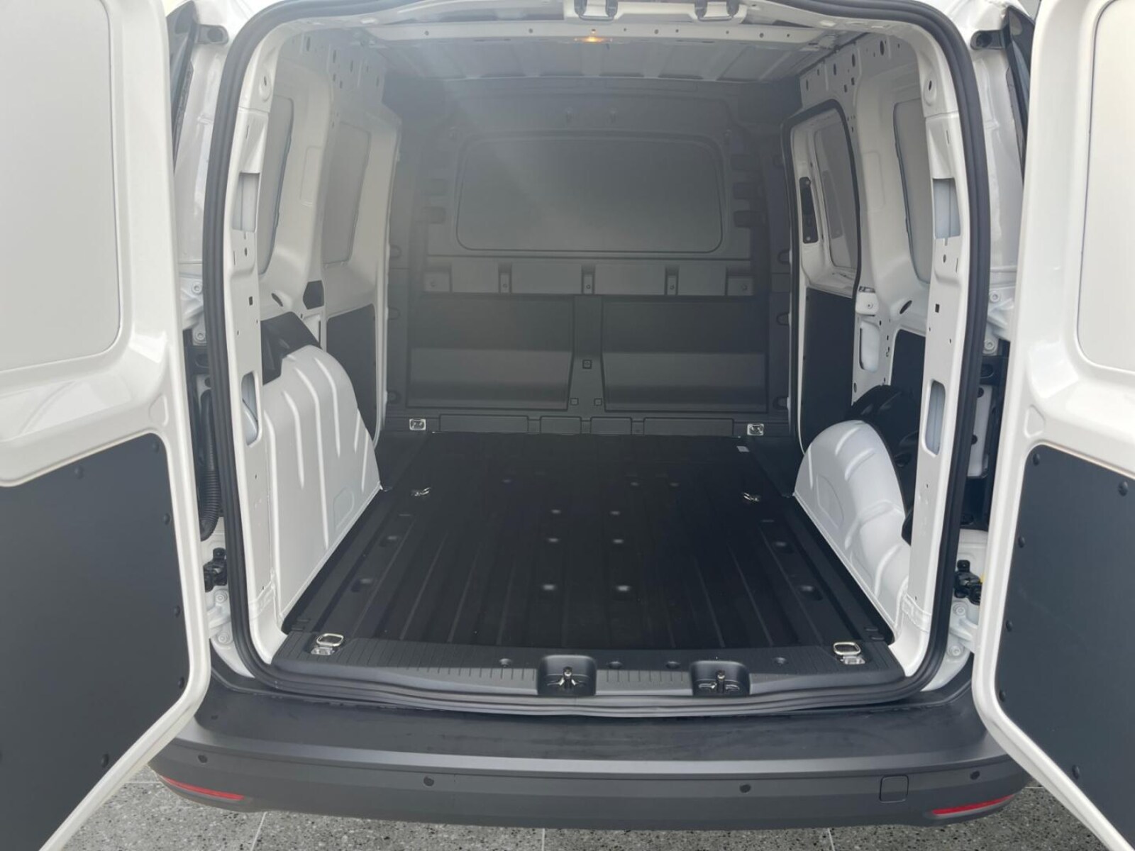 Volkswagen Caddy Cargo – Bild 10
