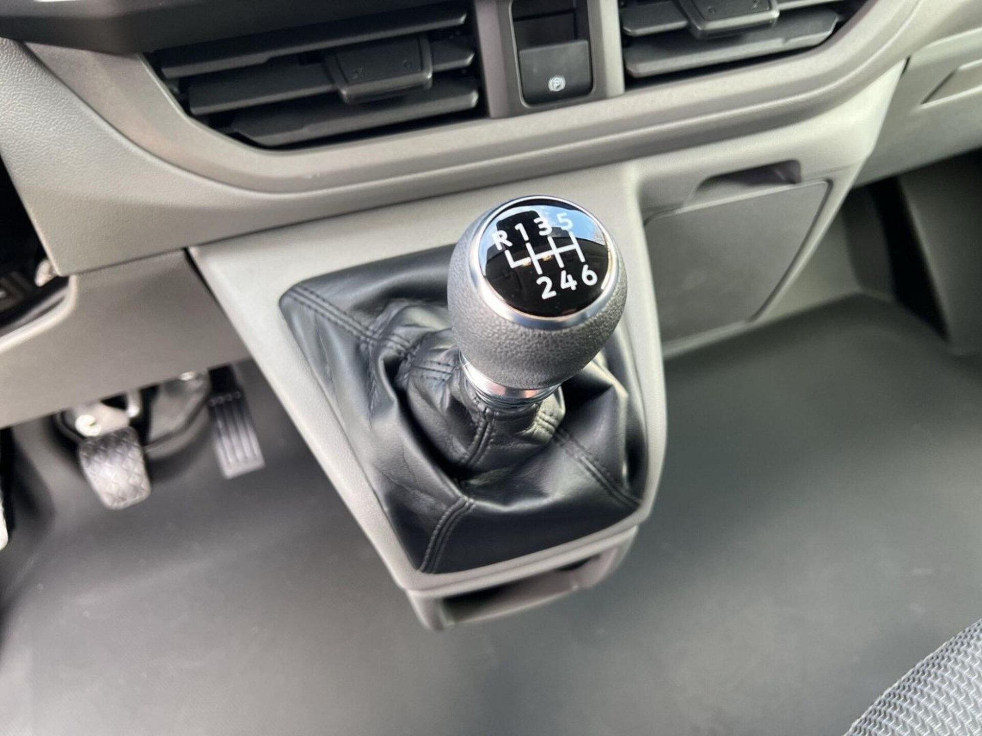 Volkswagen Transporter Kasten kurzer Radstand