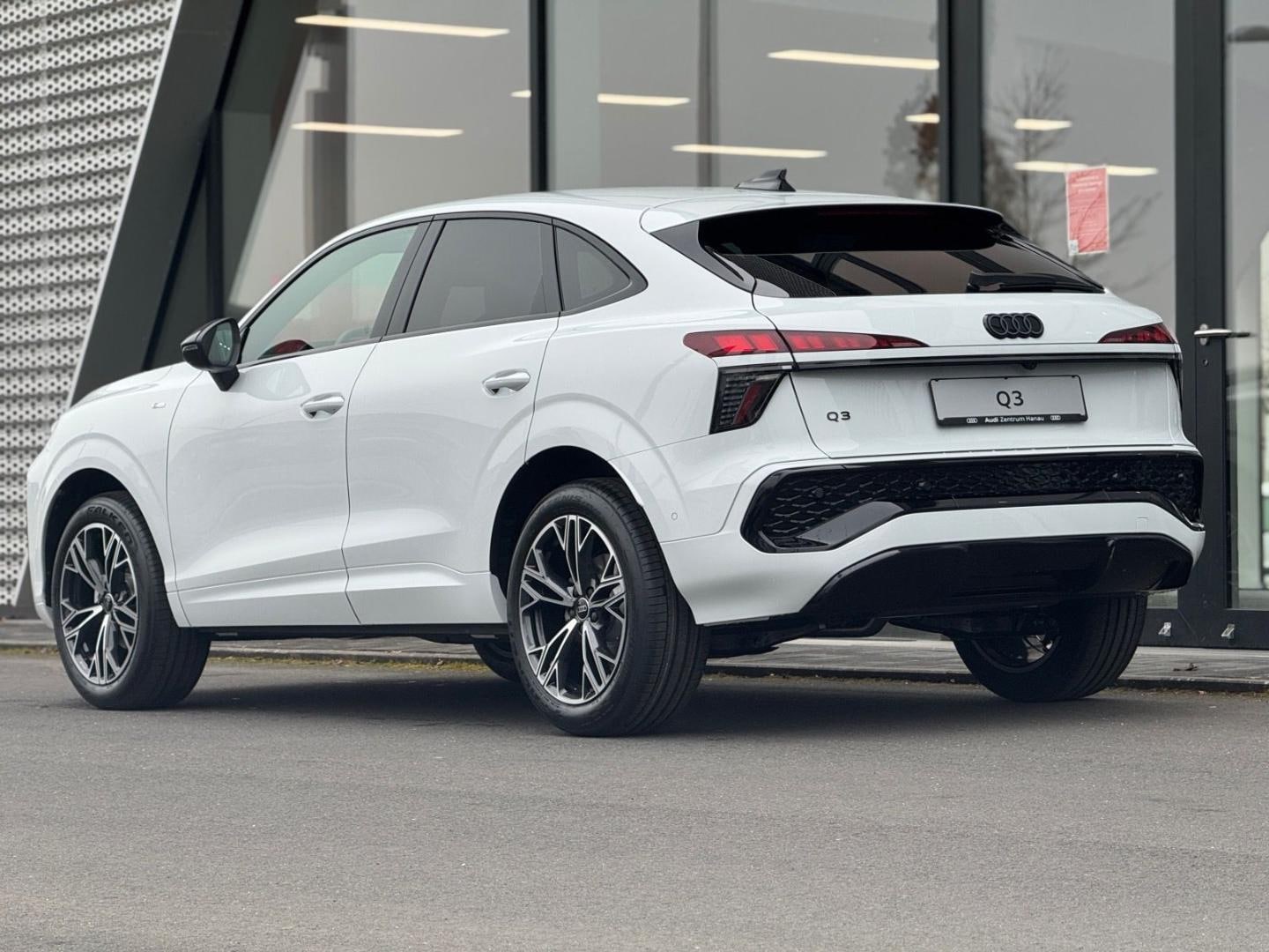 Bild über Audi Q3 Sportback TFSI 110 kW S tronic - für weitere Informationen kontaktieren Sie den Audi Partner