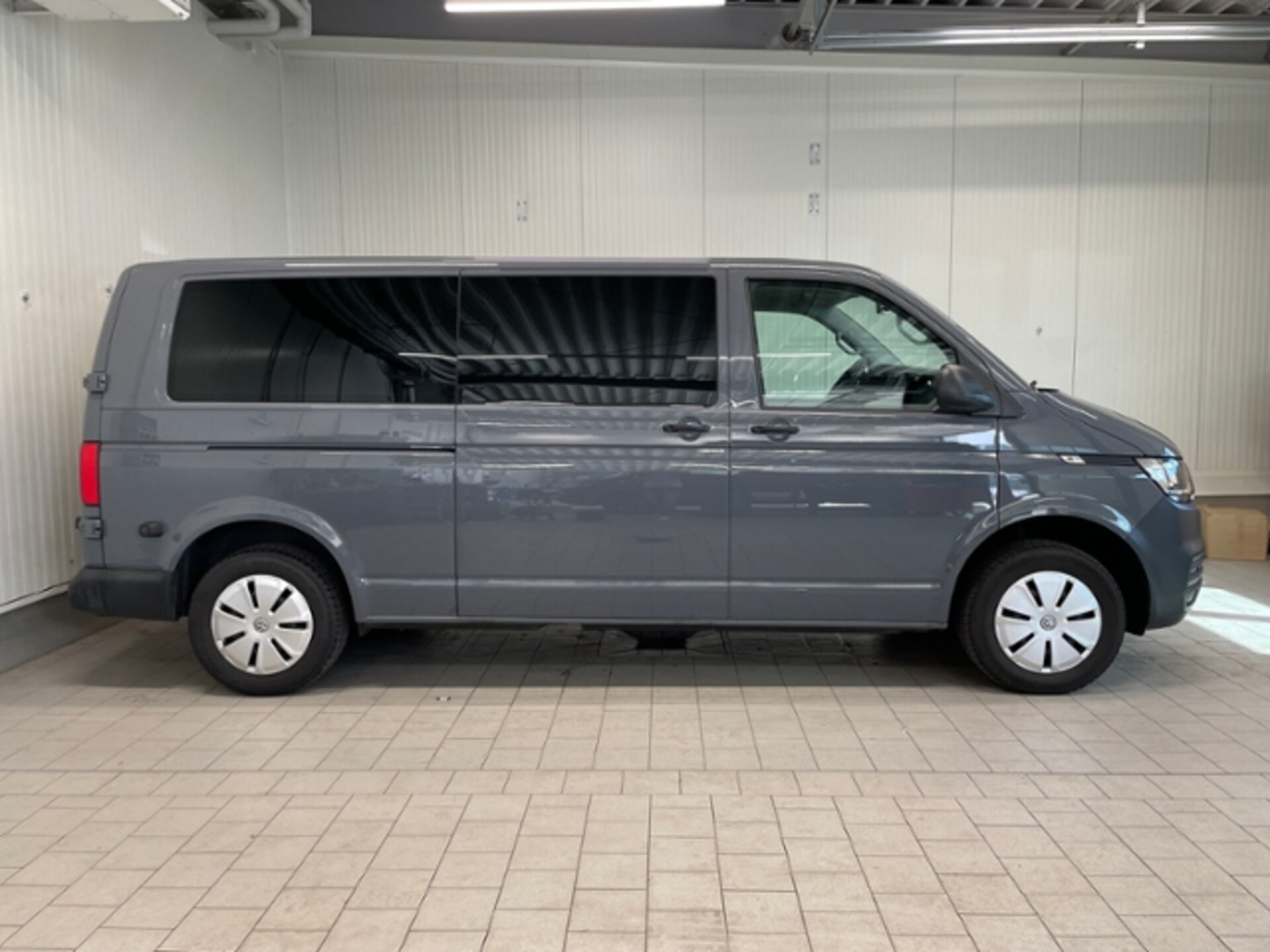Volkswagen T6.1 Transporter Kombi langer Radstand