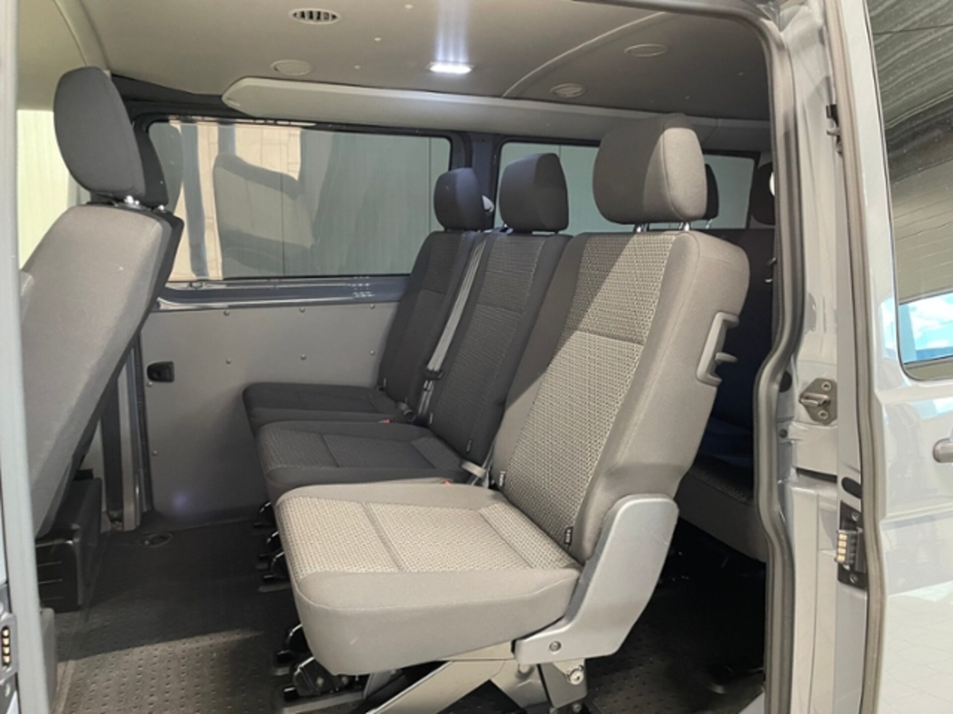 Volkswagen T6.1 Transporter Kombi langer Radstand