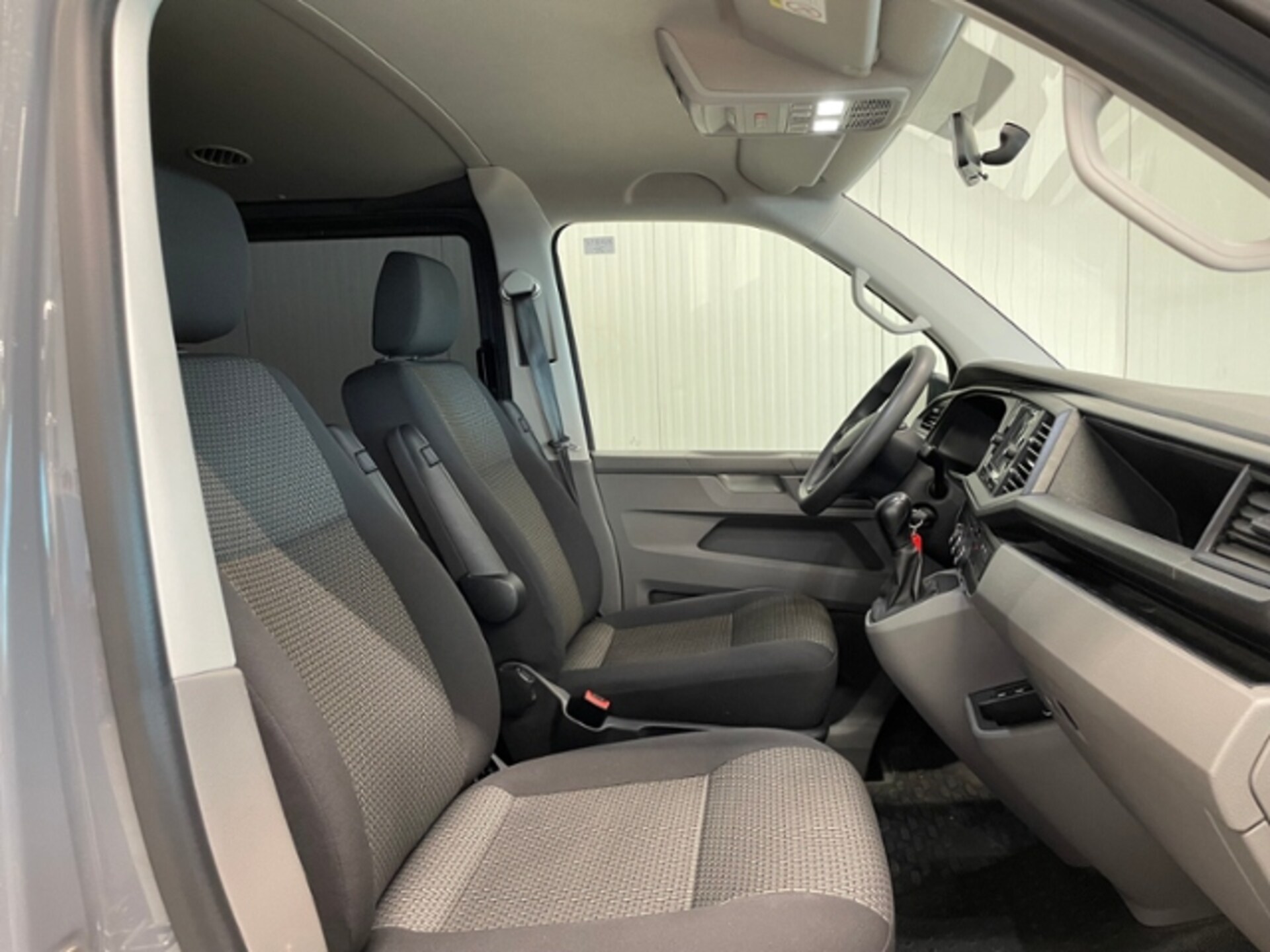 Volkswagen T6.1 Transporter Kombi langer Radstand