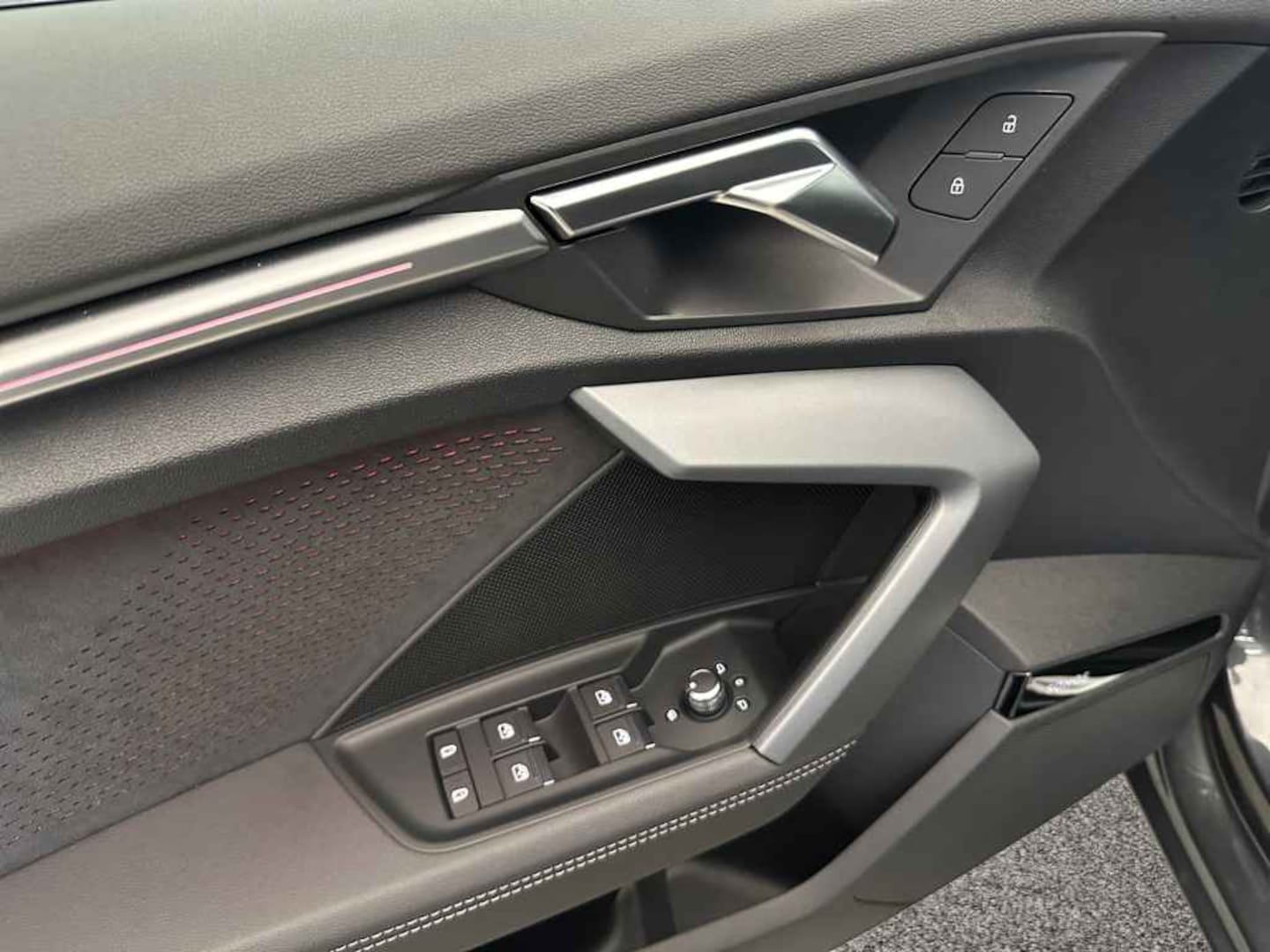 Bild über Audi A3 Sportback TFSI quattro S tronic - für weitere Informationen kontaktieren Sie den Audi Partner
