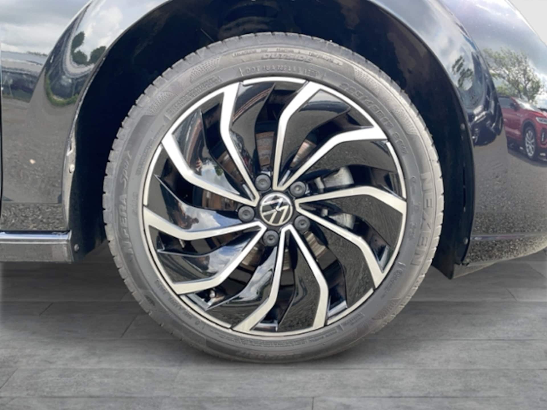 Volkswagen Golf Style
