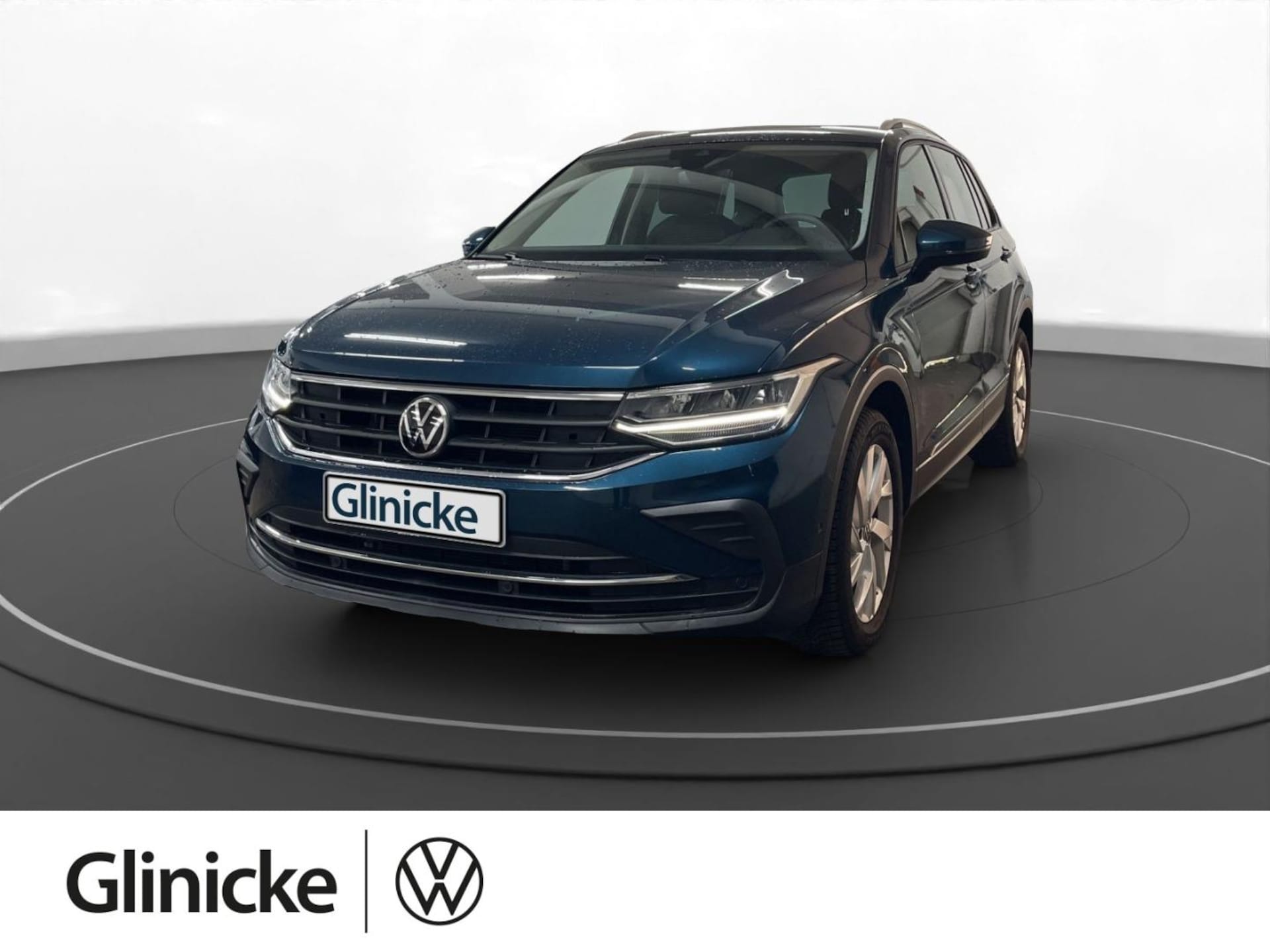 Volkswagen Tiguan 2021 — Tiguan 1.5 TSI United AHK LM 19" Navi PDC vo+hi ACC