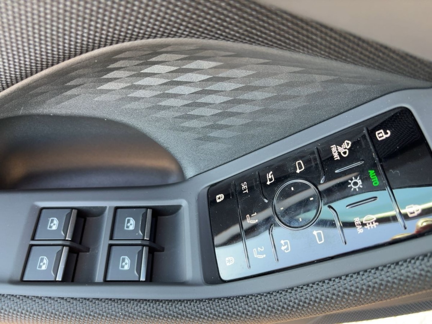 Bild über Audi A6 Avant TDI quattro 150 kW S tronic - für weitere Informationen kontaktieren Sie den Audi Partner