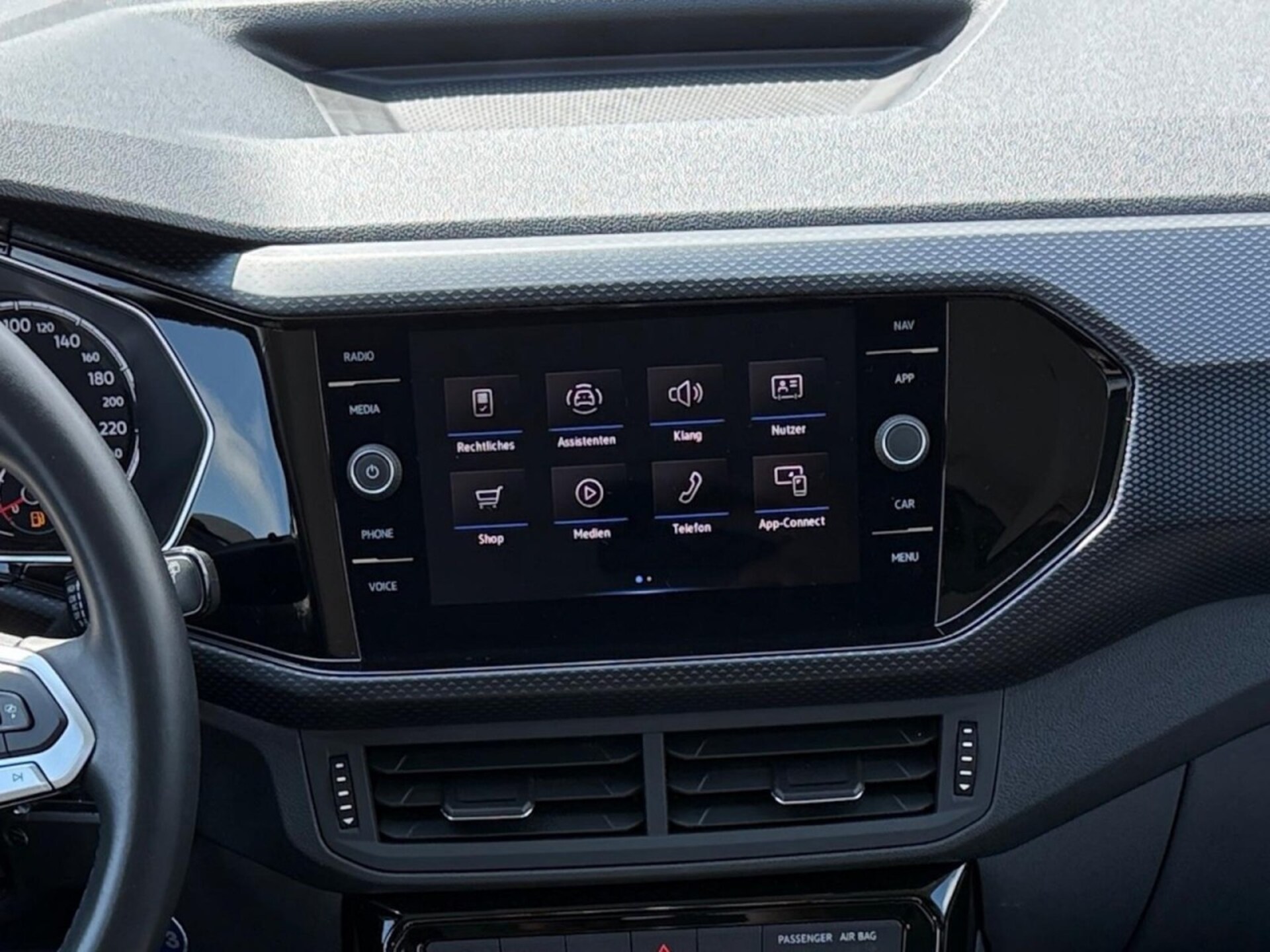 Volkswagen T-Cross United
