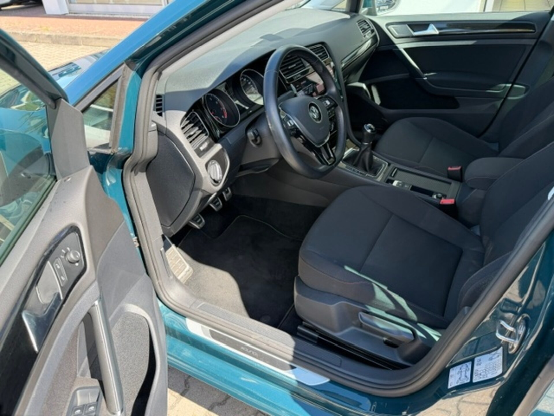 Volkswagen Golf SOUND