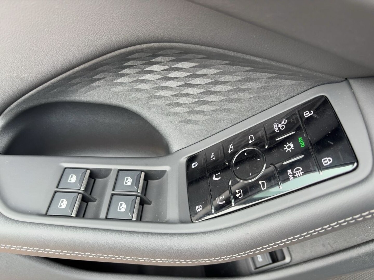 Bild über Audi A6 Avant TDI 150 kW S tronic - für weitere Informationen kontaktieren Sie den Audi Partner