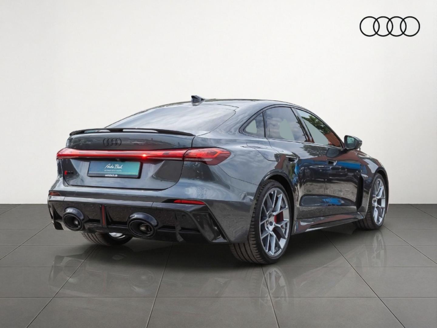 Bild über Audi RS 5 Limousine TFSI quattro 470 kW tiptronic - für weitere Informationen kontaktieren Sie den Audi Partner