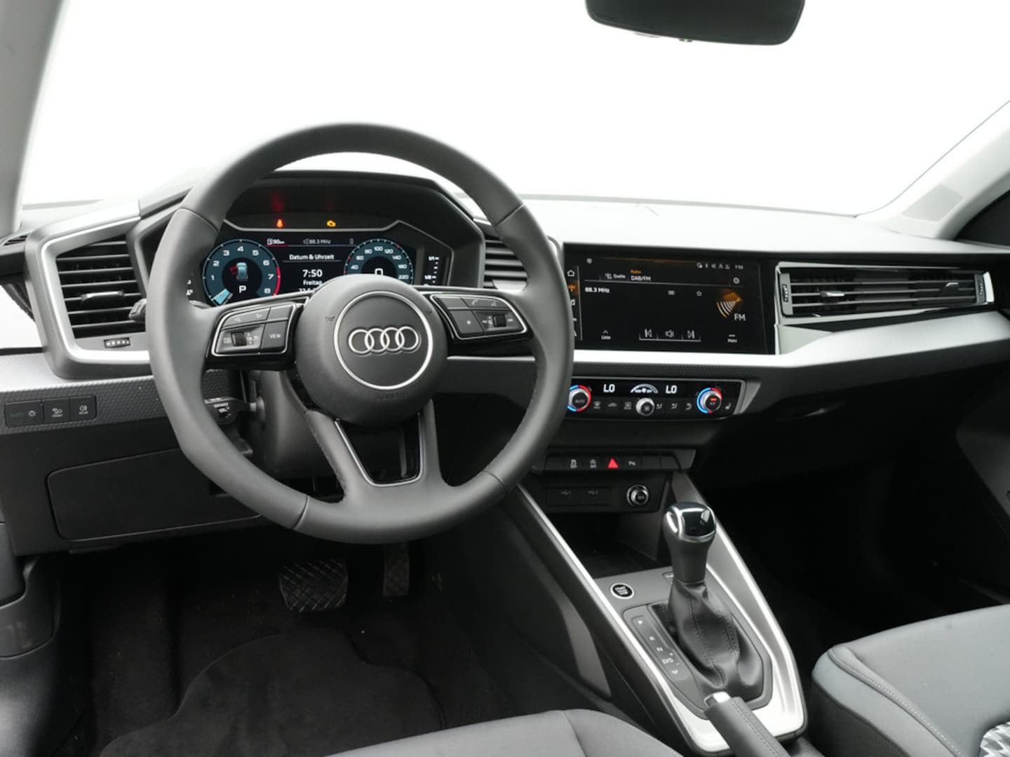 Bild über Audi A1 Sportback S line 35 TFSI S tronic - für weitere Informationen kontaktieren Sie den Audi Partner