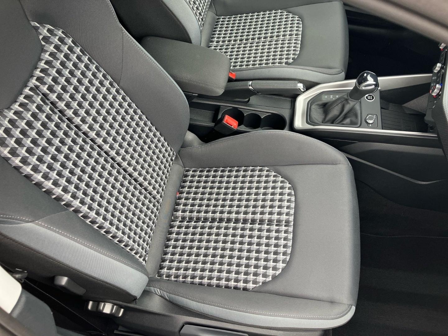 Bild über Audi A1 Sportback S line 25 TFSI S tronic - für weitere Informationen kontaktieren Sie den Audi Partner