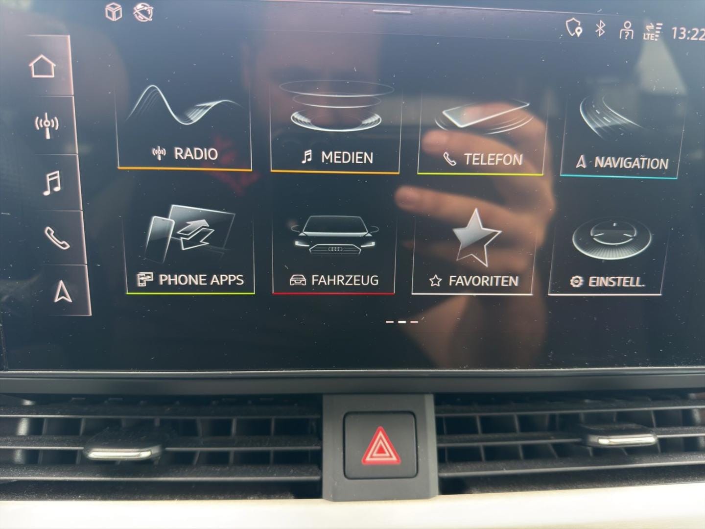 Bild über Audi A4 Avant S line 40 TFSI S tronic - für weitere Informationen kontaktieren Sie den Audi Partner