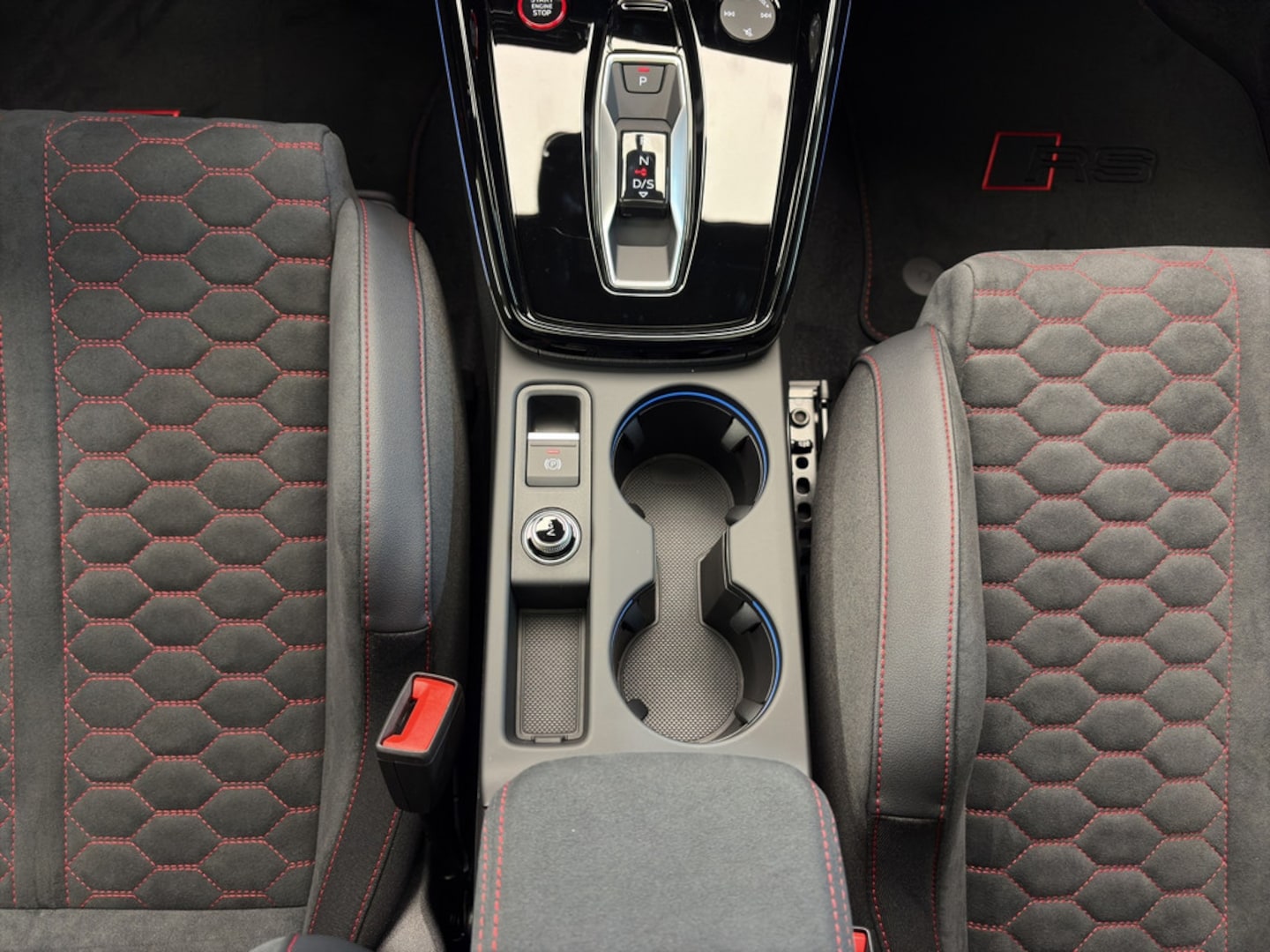 Bild über Audi RS 3 Sportback TFSI quattro 294 kW S tronic - für weitere Informationen kontaktieren Sie den Audi Partner