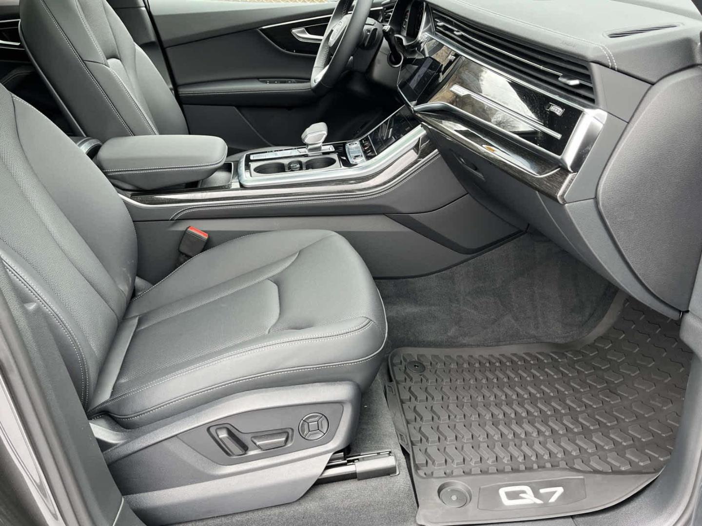 2025 Audi Q7 Premium Plus - Photo 23