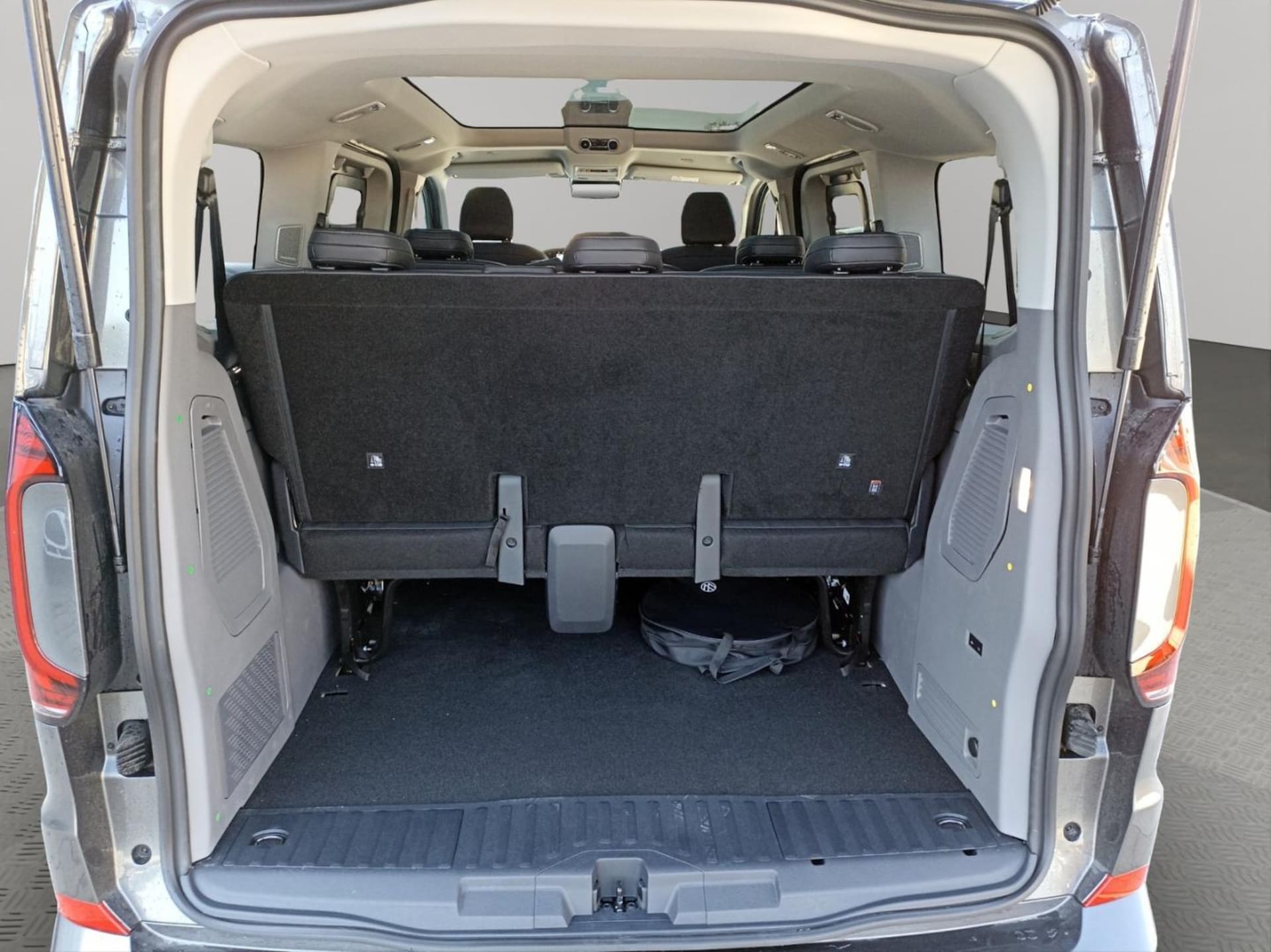 Volkswagen e-Caravelle Style
