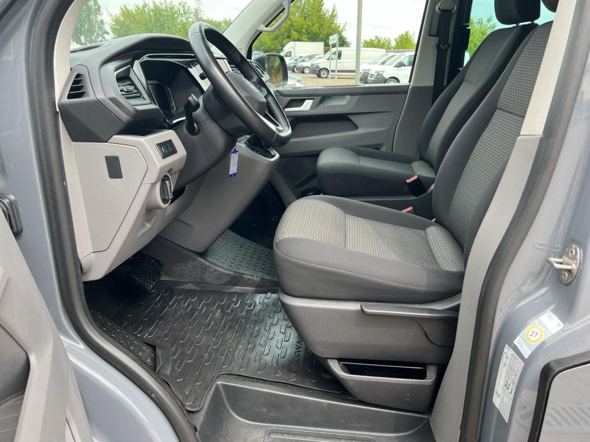 Volkswagen T6.1 Transporter Kombi langer Radstand