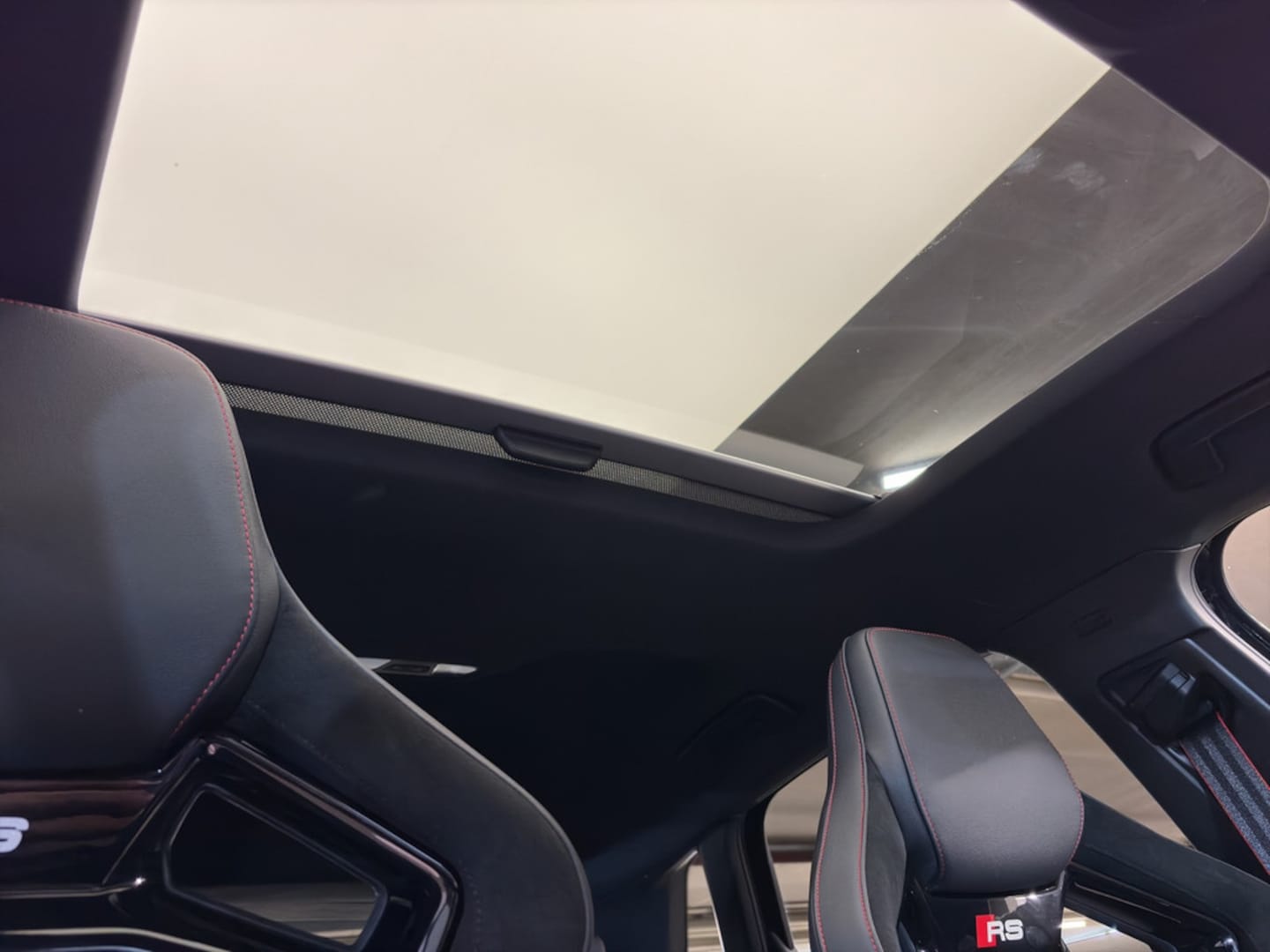 Bild über Audi RS 3 Sportback TFSI quattro 294 kW S tronic - für weitere Informationen kontaktieren Sie den Audi Partner