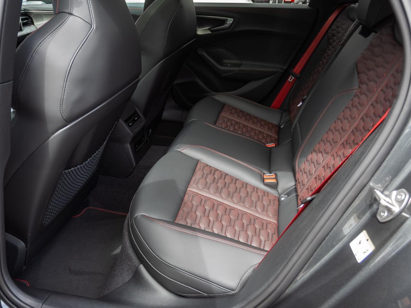 Bild über Audi RS 5 Limousine TFSI quattro 470 kW tiptronic - für weitere Informationen kontaktieren Sie den Audi Partner