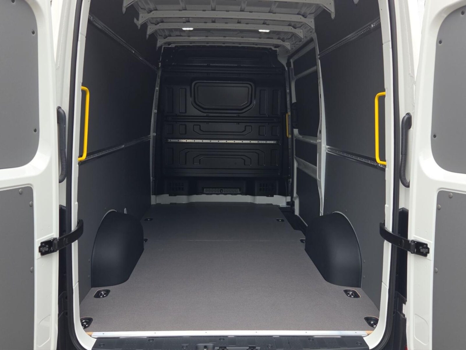 Volkswagen Crafter Kasten mittlerer Radstand – Bild 9