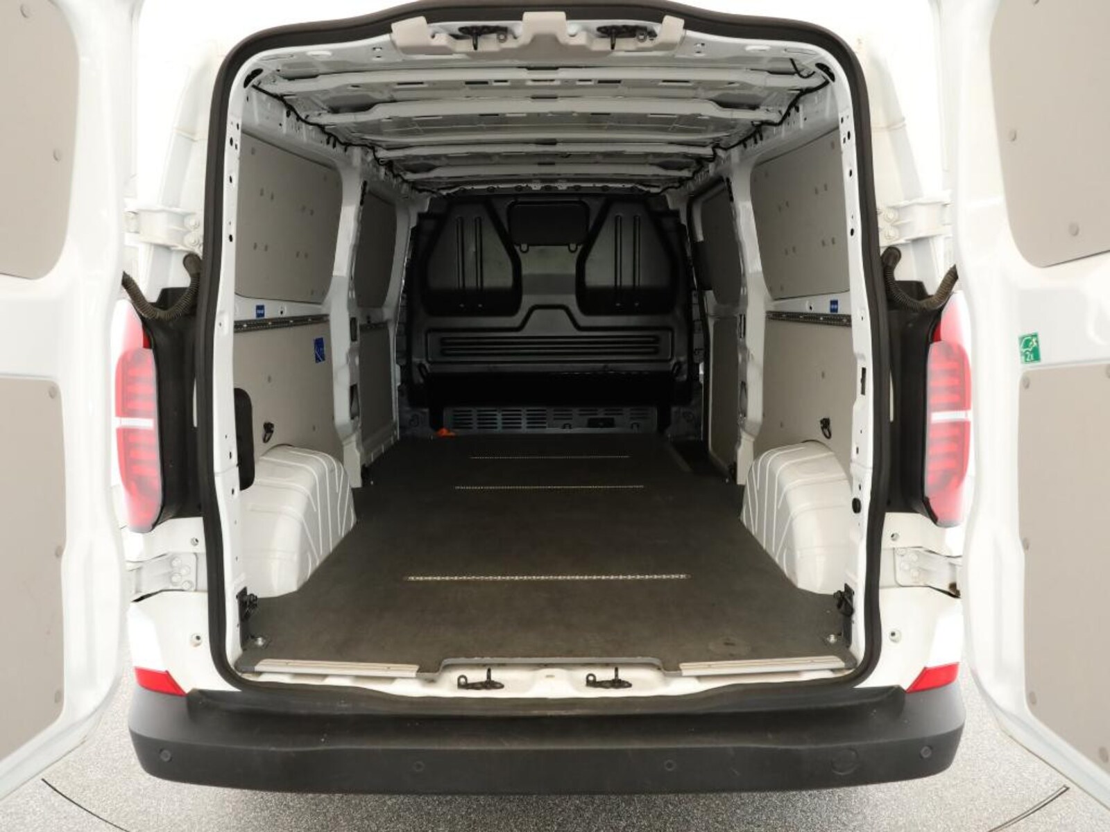 Volkswagen Transporter Kasten langer Radstand – Bild 9