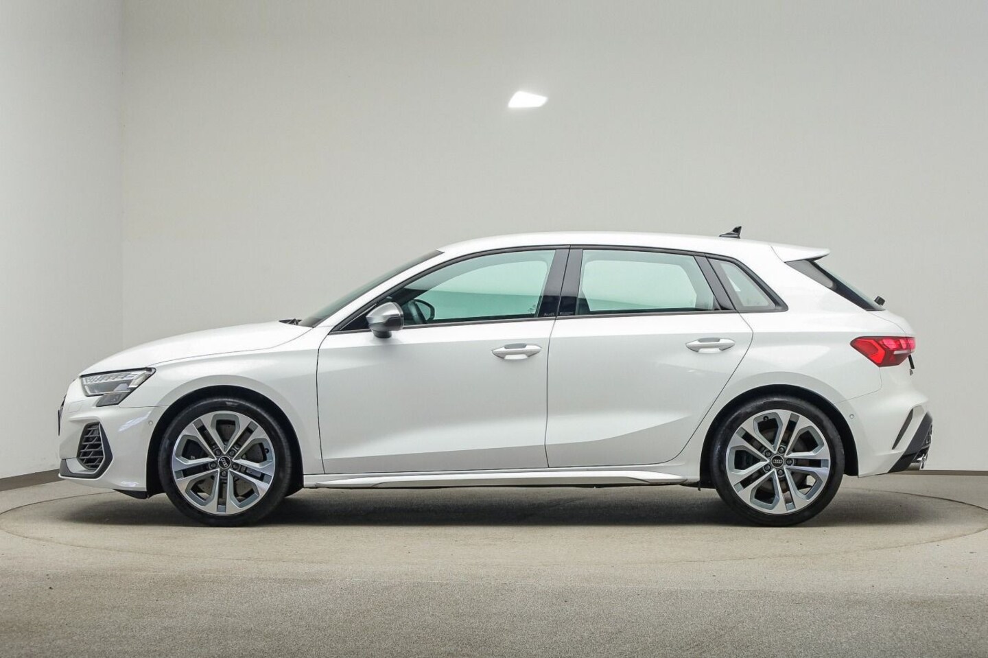Bild über Audi S3 Sportback TFSI quattro S tronic - für weitere Informationen kontaktieren Sie den Audi Partner