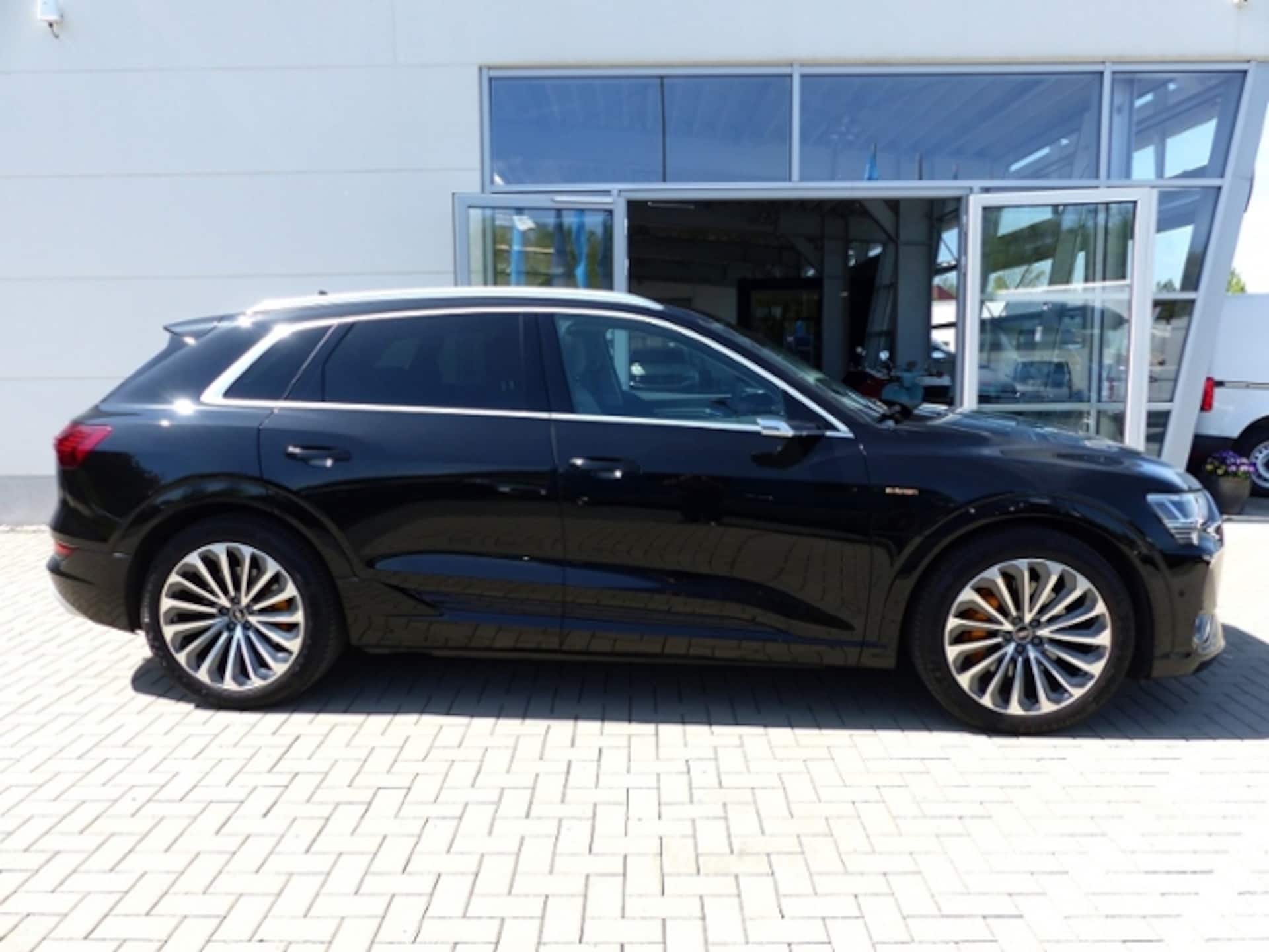 Audi e-tron S line