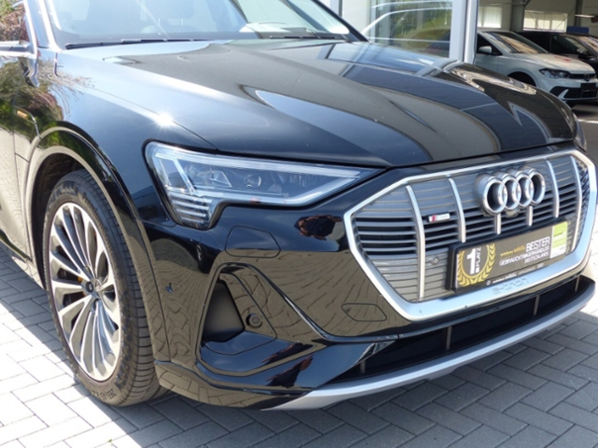 Audi e-tron S line