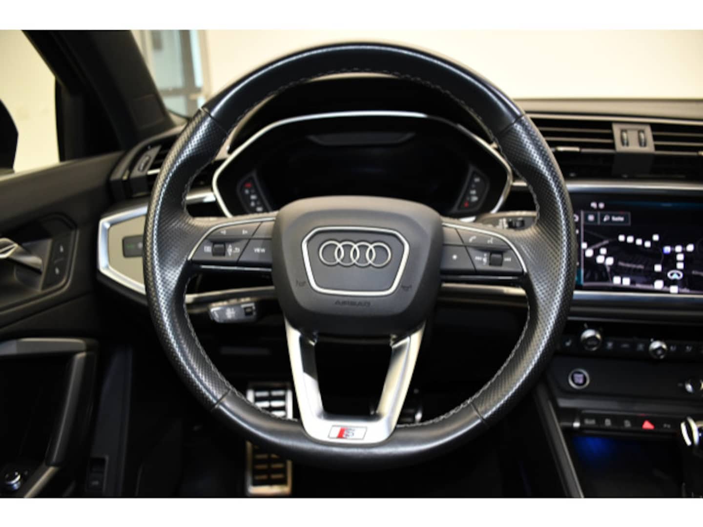 Bild über Audi Q3 S line 35 TFSI S tronic - für weitere Informationen kontaktieren Sie den Audi Partner