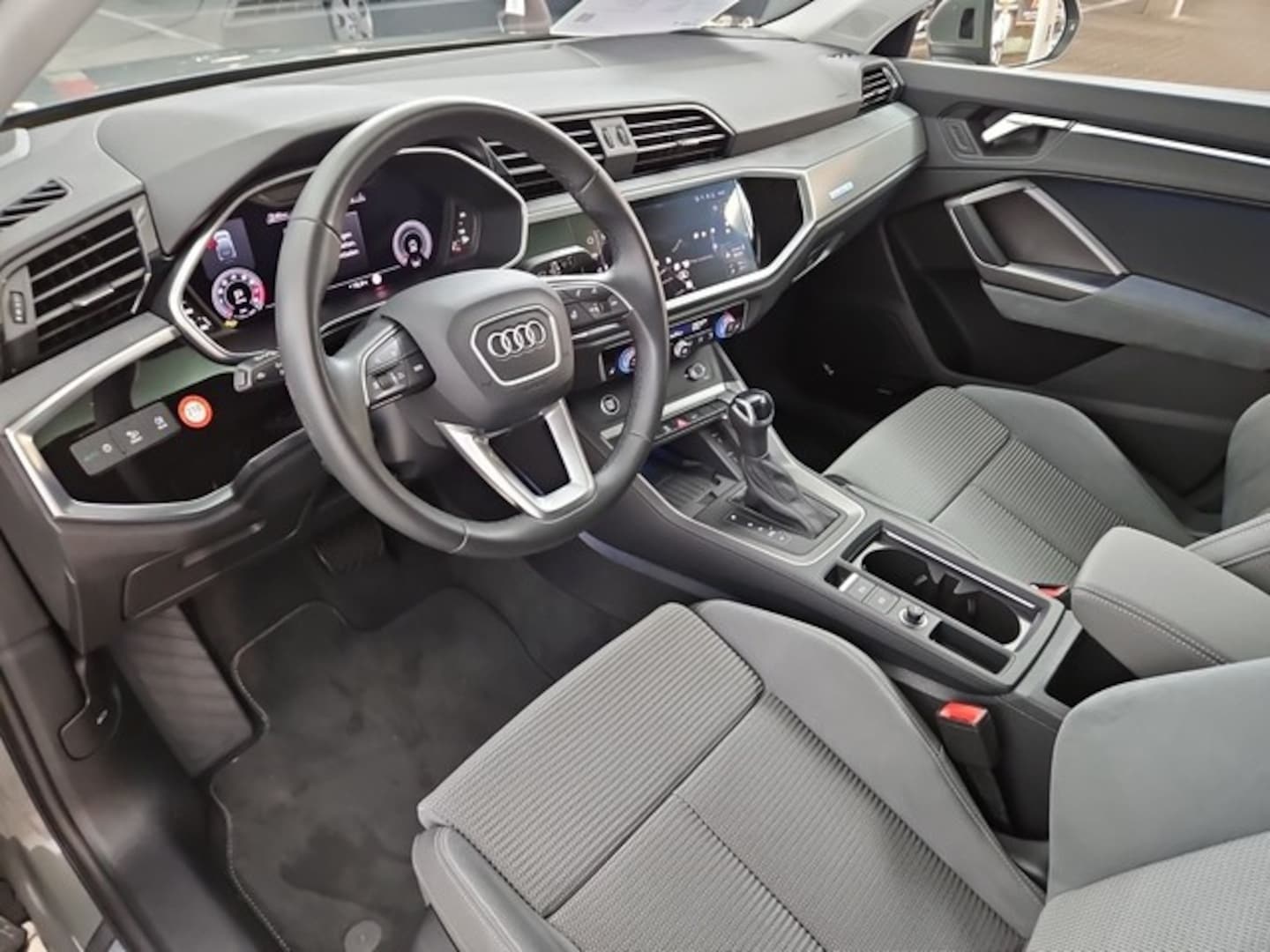 Bild über Audi Q3 Sportback S line 45 TFSI quattro S tronic - für weitere Informationen kontaktieren Sie den Audi Partner