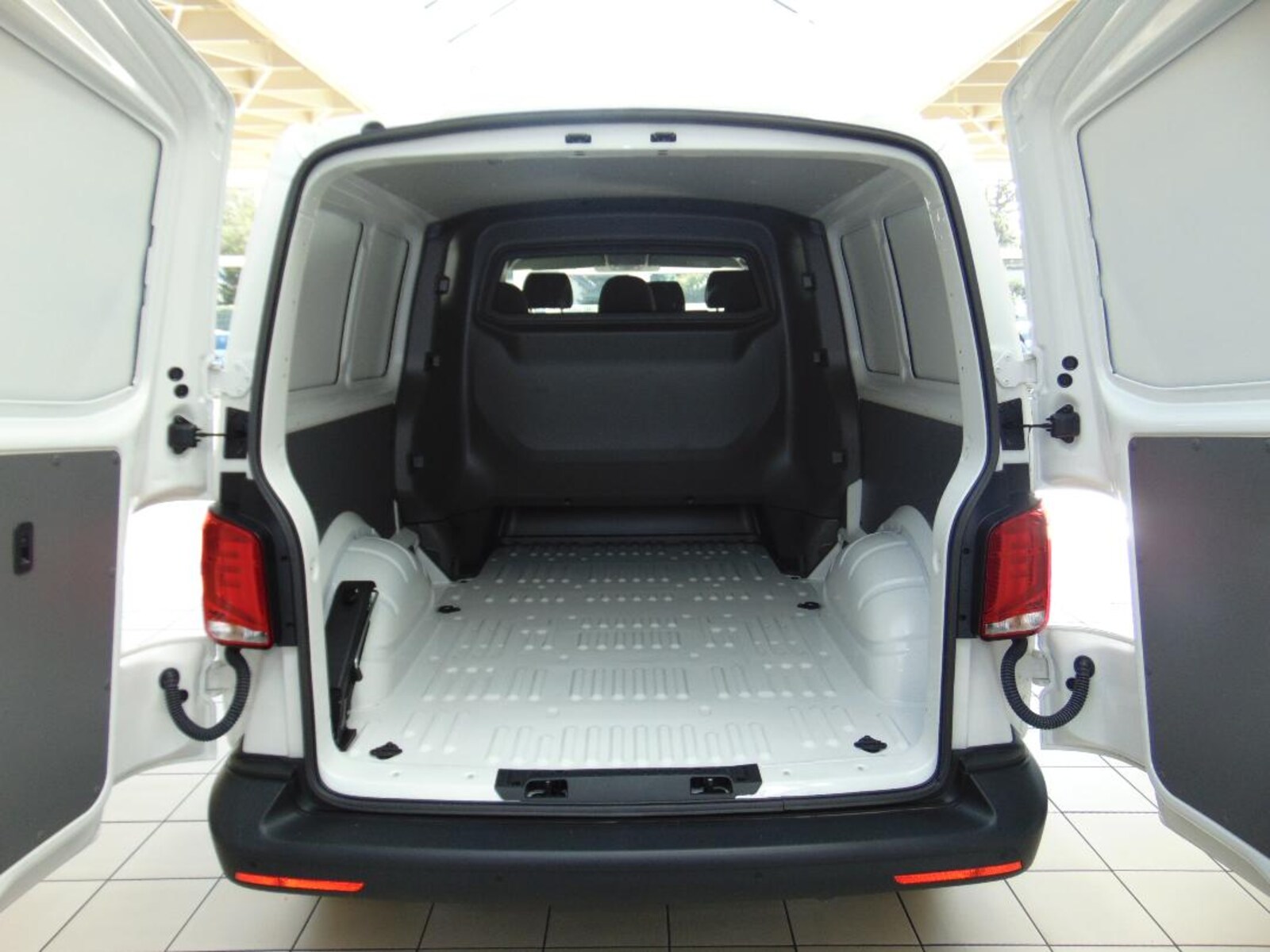 Volkswagen T6.1 Transporter Kasten langer Radstand – Bild 8