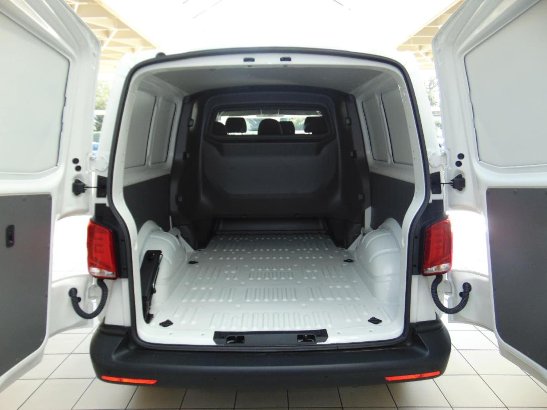 Volkswagen T6.1 Transporter Kasten langer Radstand