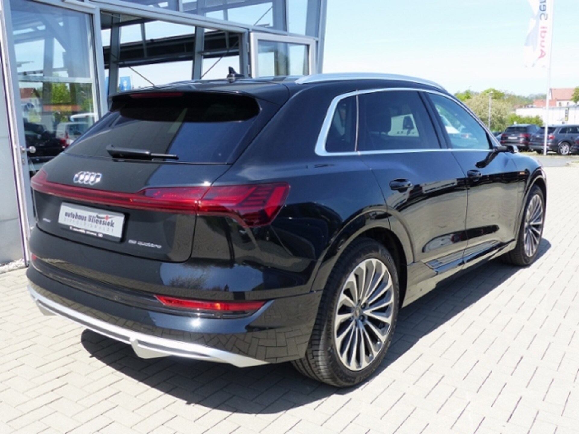 Audi e-tron S line