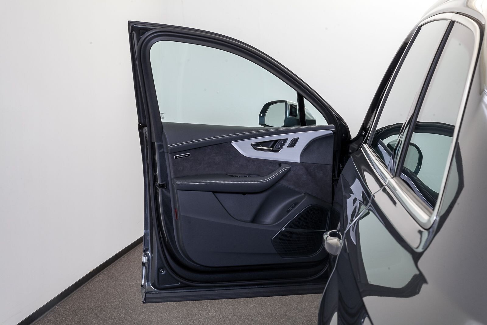 Image about Audi SQ7 SUV TFSI quattro tiptronic