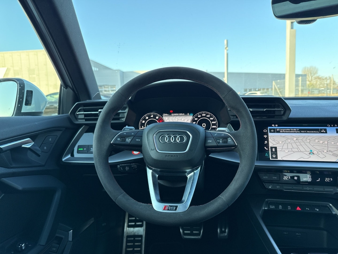 Bild über Audi RS 3 Sportback TFSI quattro S tronic - für weitere Informationen kontaktieren Sie den Audi Partner
