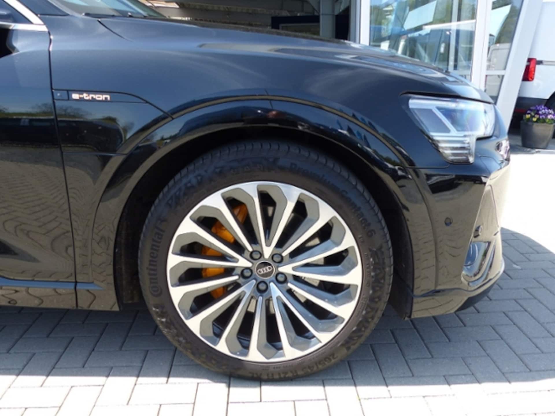 Audi e-tron S line