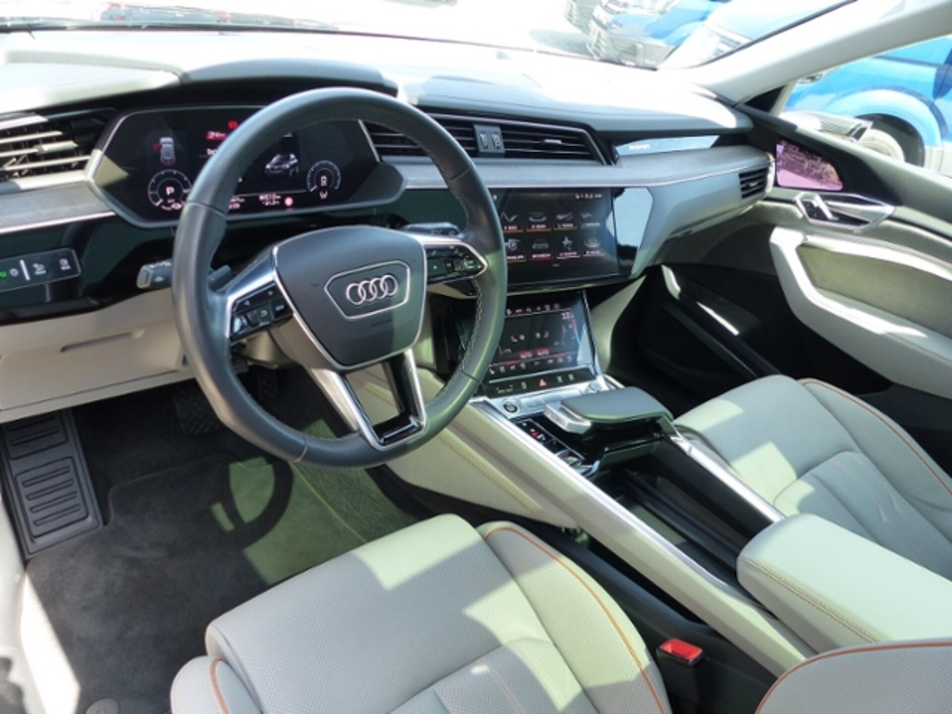 Audi e-tron S line